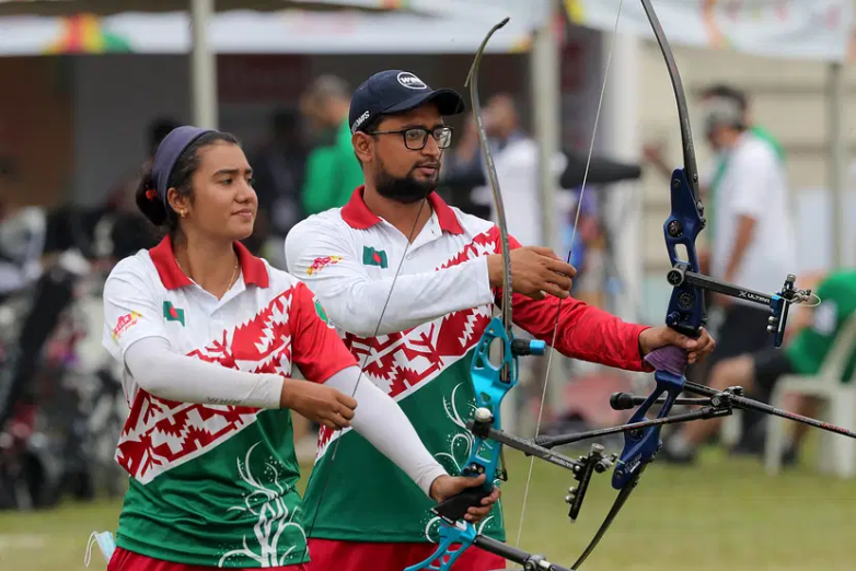 রোমান সানা ও দিয়া সিদ্দিকী, বাংলাদেশের তারকা আর্চার দম্পতি, উন্নত জীবনের আশায় যুক্তরাষ্ট্রে পাড়ি জমিয়েছেন।