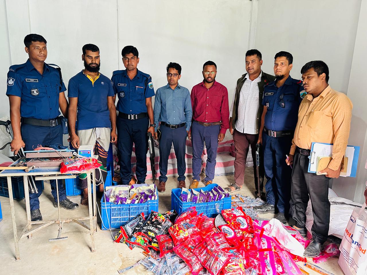 সিরাজগঞ্জে অবৈধ শিশু খাদ্য কারখানায় অভিযান জরিমানা ও সিলগালা