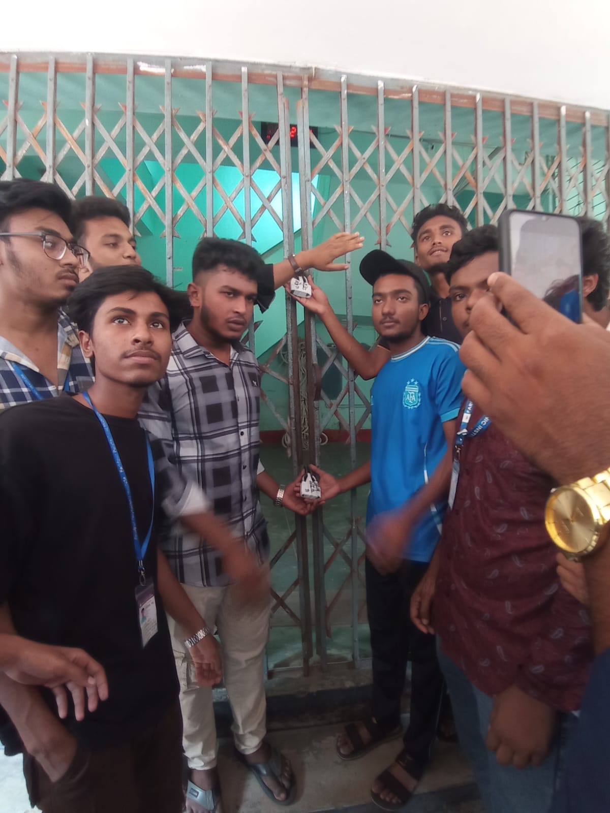 ফরিদপুর পলিটেকনিক শিক্ষার্থীদের ছয় দফা দাবিতে কমপ্লিট শাটডাউন