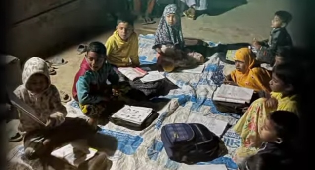 ঠাকুরগাঁওয়ে পীরগঞ্জে বিনা বেতনের সান্ধ্যকালীন পাঠকেন্দ্র চালু