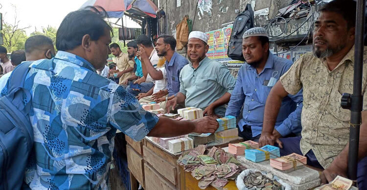 বাজারে বেড়েছে ছেঁড়া-ফাটা নোট, ভোগান্তিতে গ্রাহক