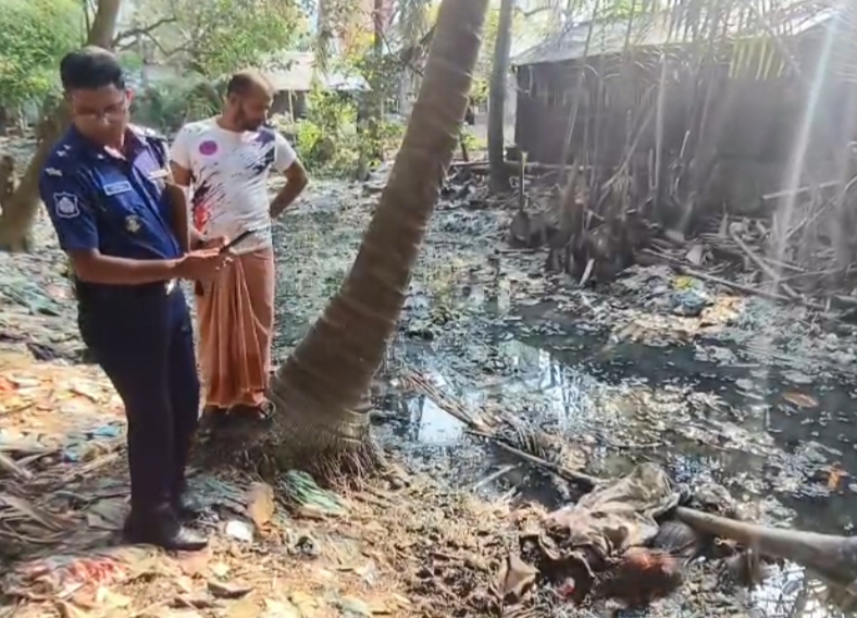 কলাপাড়ায় খাল থেকে অজ্ঞাত নারীর লাশ উদ্ধার