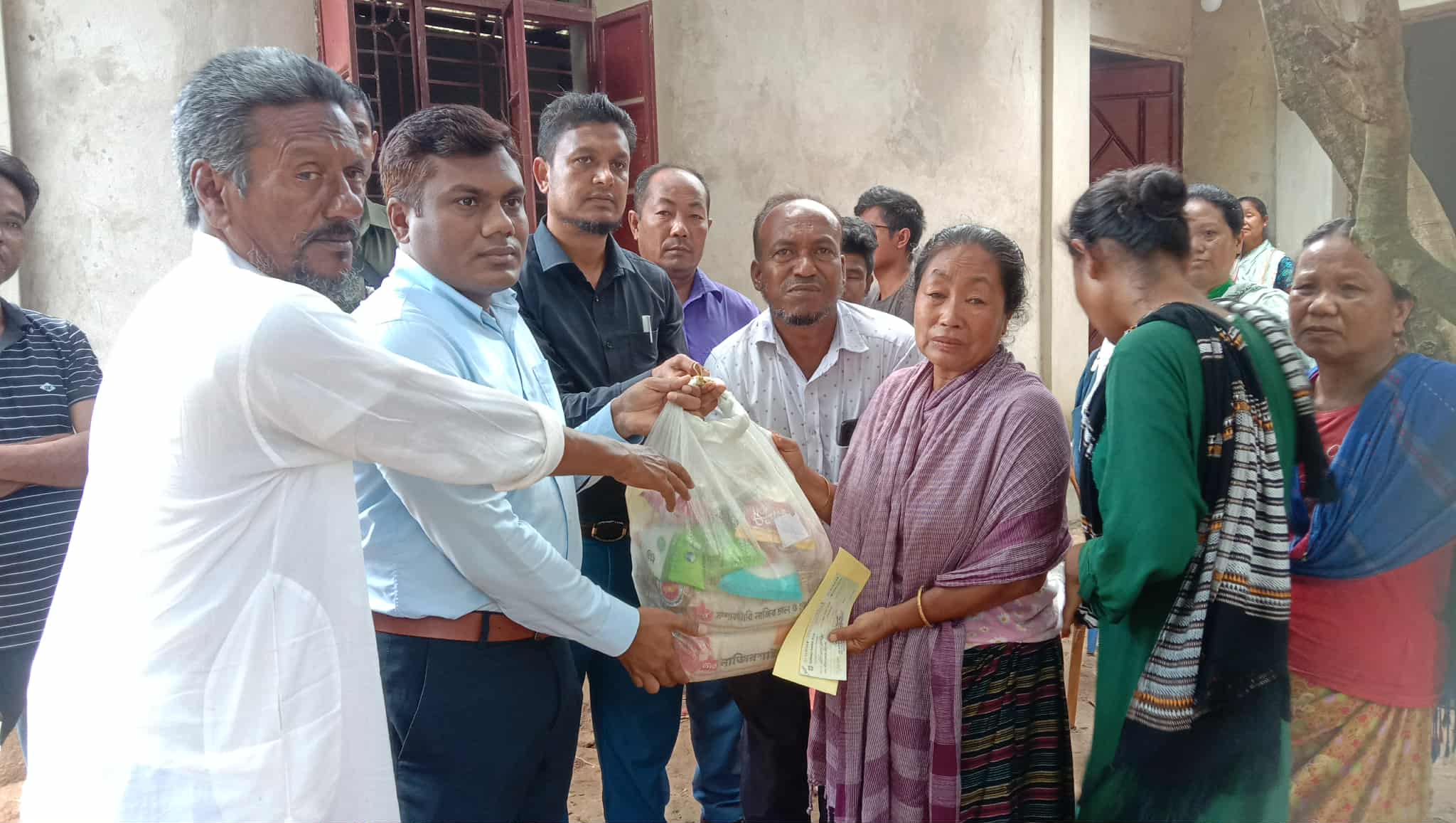 শেরপুরের ঝিনাইগাতীতে হাতীর আক্রমণে নিহত দুই পরিবারকে আর্থিক সহায়তা প্রদান করেন উপজেলা নির্বাহী অফিসার