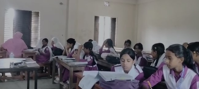 শিক্ষা প্রতিষ্ঠানের প্রতি উদাসিন প্রশাসন মাদারীপুরে বিদ্যালয়গুলোতে চলছে রমরমা প্রাইভেট বাণিজ্য