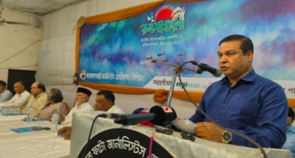 একটি ছবি লাখো শব্দের সমান:                 কাদের গনি চৌধুরী