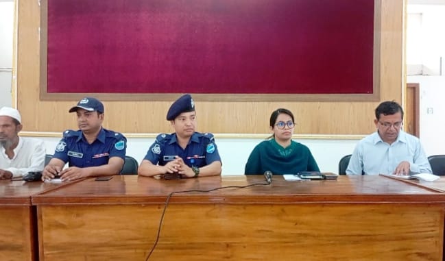 ৪০ বছরের গাছকে শতবর্ষী বটগাছ বানিয়ে লংকাকান্ড