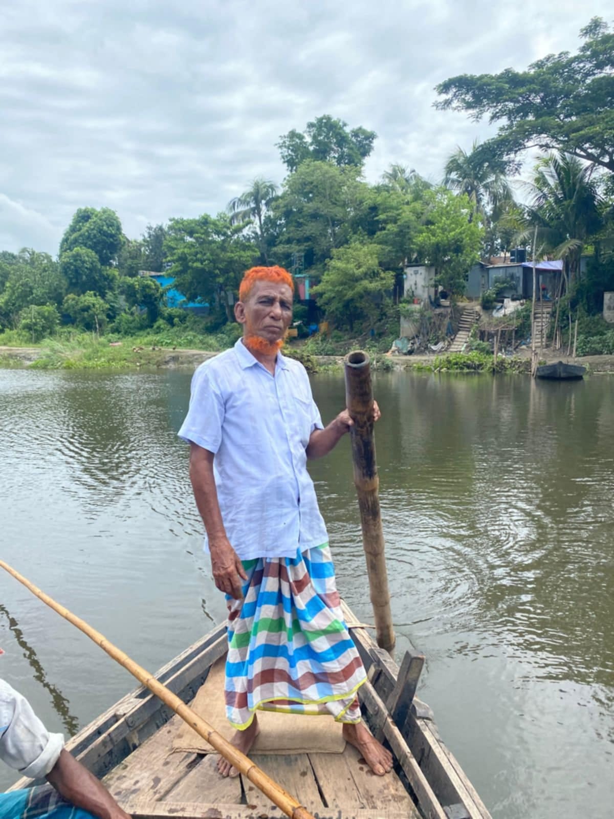 নবীনগরে মিজান মাঝির বৈঠা হাতে তিতাস নদীতে ৫৩ বছর পার