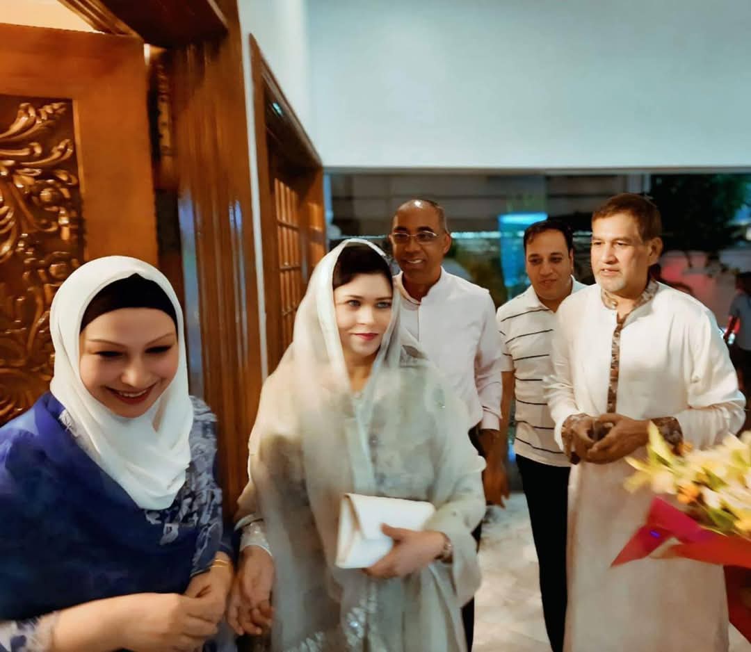 দীর্ঘ ১ যুগ পর বড় বোনের বাসায় ডা. জোবায়দা রহমান