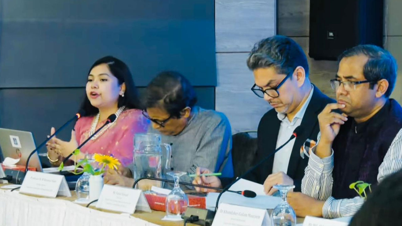 শূন্য কার্বন নিঃসরণে সরকার উল্টো পথে হাঁটছে