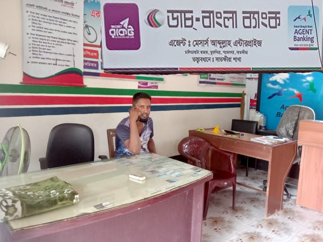 শ্যামনগরে উপবৃত্তির অতিরিক্ত অর্থ নেওয়ার অভিযোগ  তথ্য সংগ্রকালে সাংবাদিকদের হেনস্তা