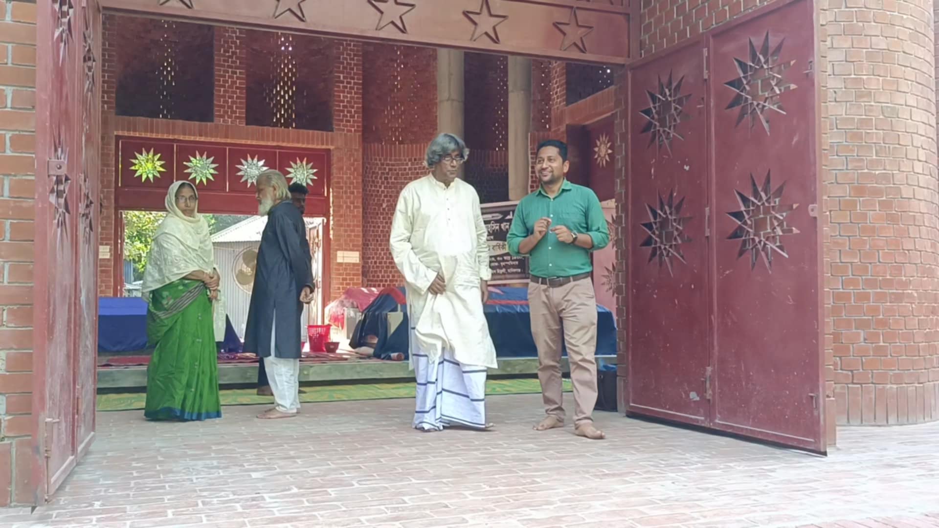 বিদেশে সুনাম ছড়িয়েছে মানিকগঞ্জের দরগা