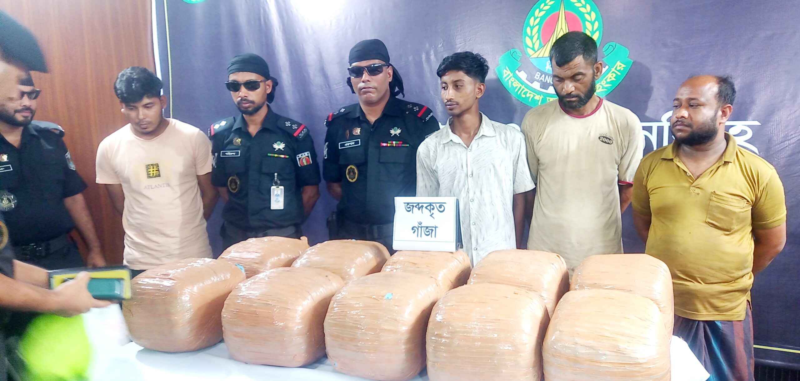 টাঙ্গাইলে ৪৯ কেজি গাঁজাসহ ৩ জন গ্রেফতার