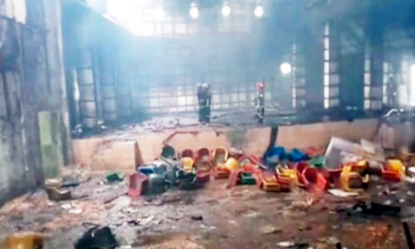 নারায়ণগঞ্জে শহীদ জিয়া হলে অগ্নিকান্ড