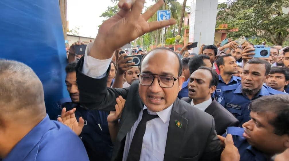 বিএনপি অফিস অগ্নিসংযোগ মামলায় কারাগারে ১২ আইনজীবী