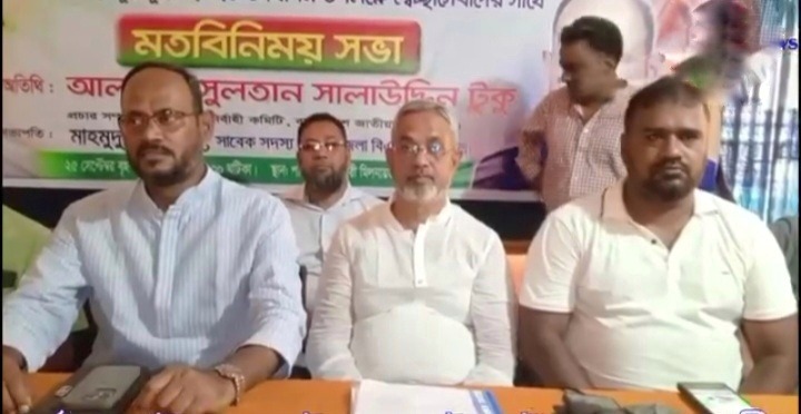 শারদীয় দুর্গাপূজা উদযাপন উপলক্ষে টাঙ্গাইলে স্বেচ্ছাসেবীদের সাথে মত বিনিময়