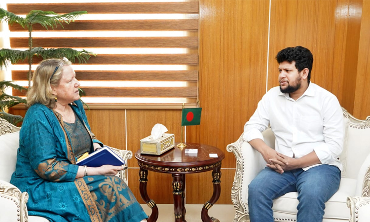 গণমাধ্যমের ওপর সরকারের কোনো হস্তক্ষেপ নেই: তথ্য উপদেষ্টা