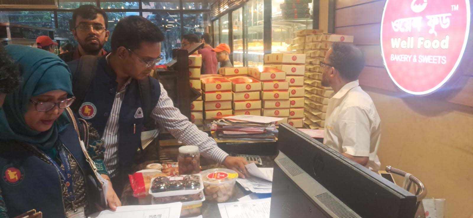 চট্টগ্রাম জিইসি ওয়েল ফুডসহ ৫ দোকানিকে ভ্রাম্যমান আদালতের জরিমানা