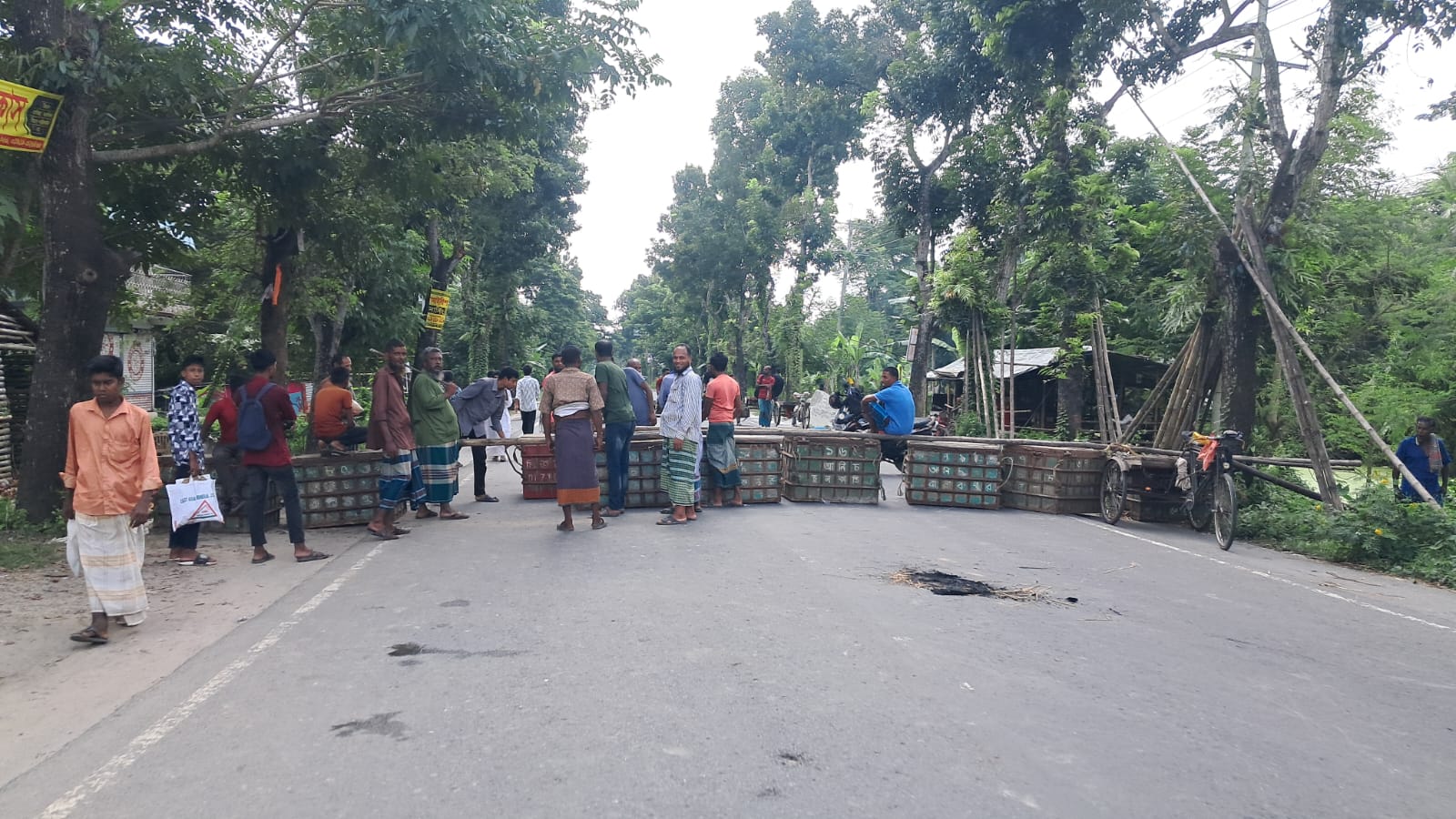 বাগেরহাটে চারটি সংসদীয় আসন বহালের দাবিতে হরতাল