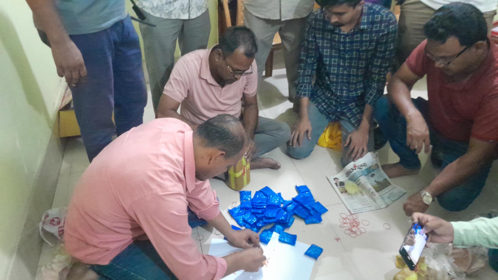 ঠাকুরগাঁওয়ে কুরিয়ার সার্ভিস অফিস থেকে ২০ হাজার পিচ ইয়াবা উদ্ধার