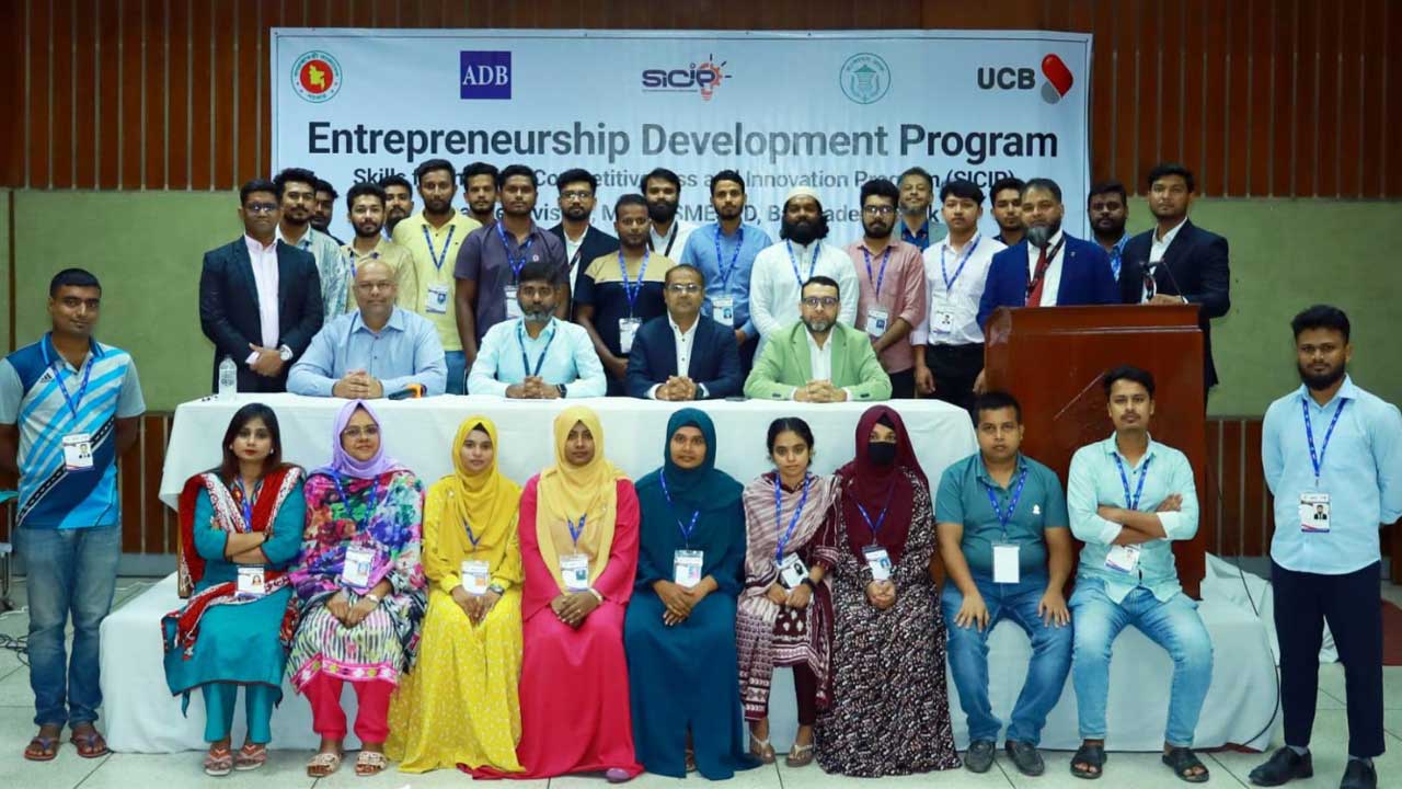 মানিকগঞ্জে এডিবি-অর্থায়িত প্রকল্পের আওতায় উদ্যোক্তা উন্নয়ন প্রশিক্ষণ