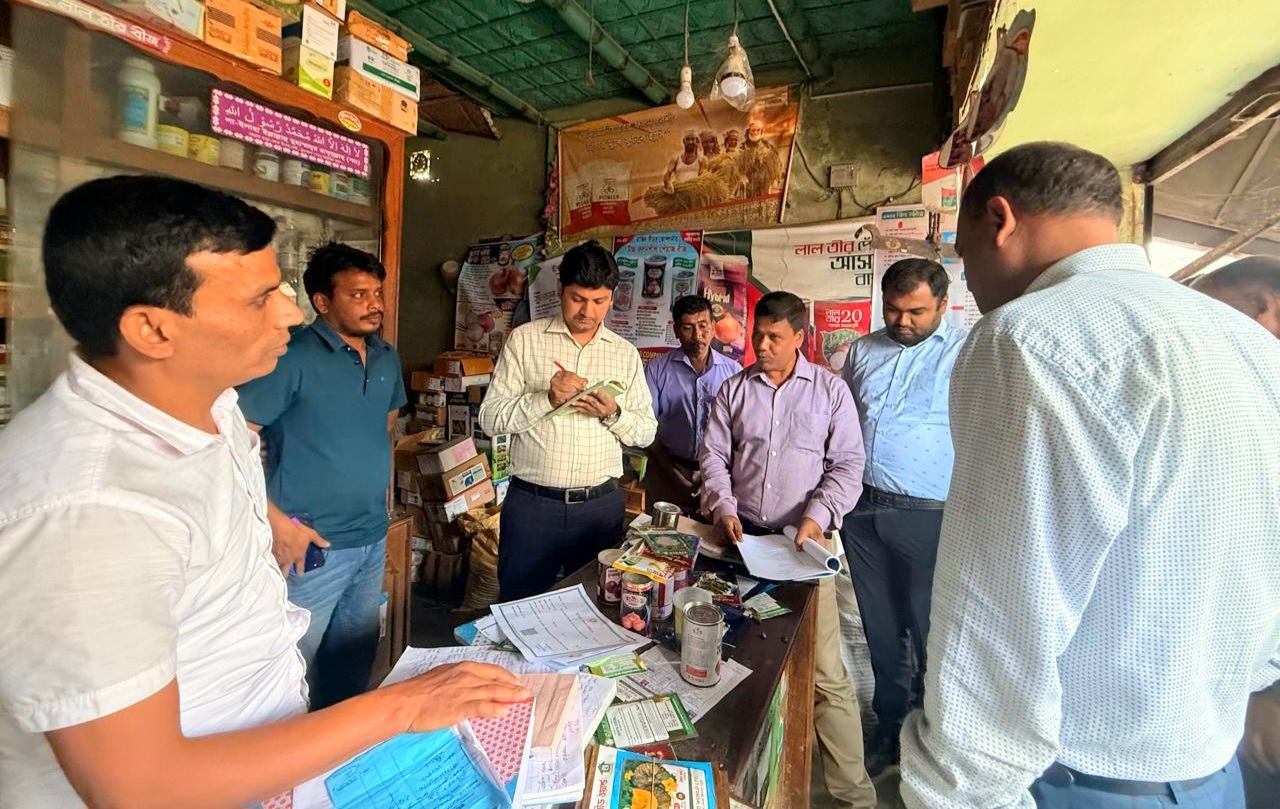 মাগুরায় ভোক্তা অধিকারের অভিযানে দুই প্রতিষ্ঠানকে ৫০ হাজার টাকা জরিমানা