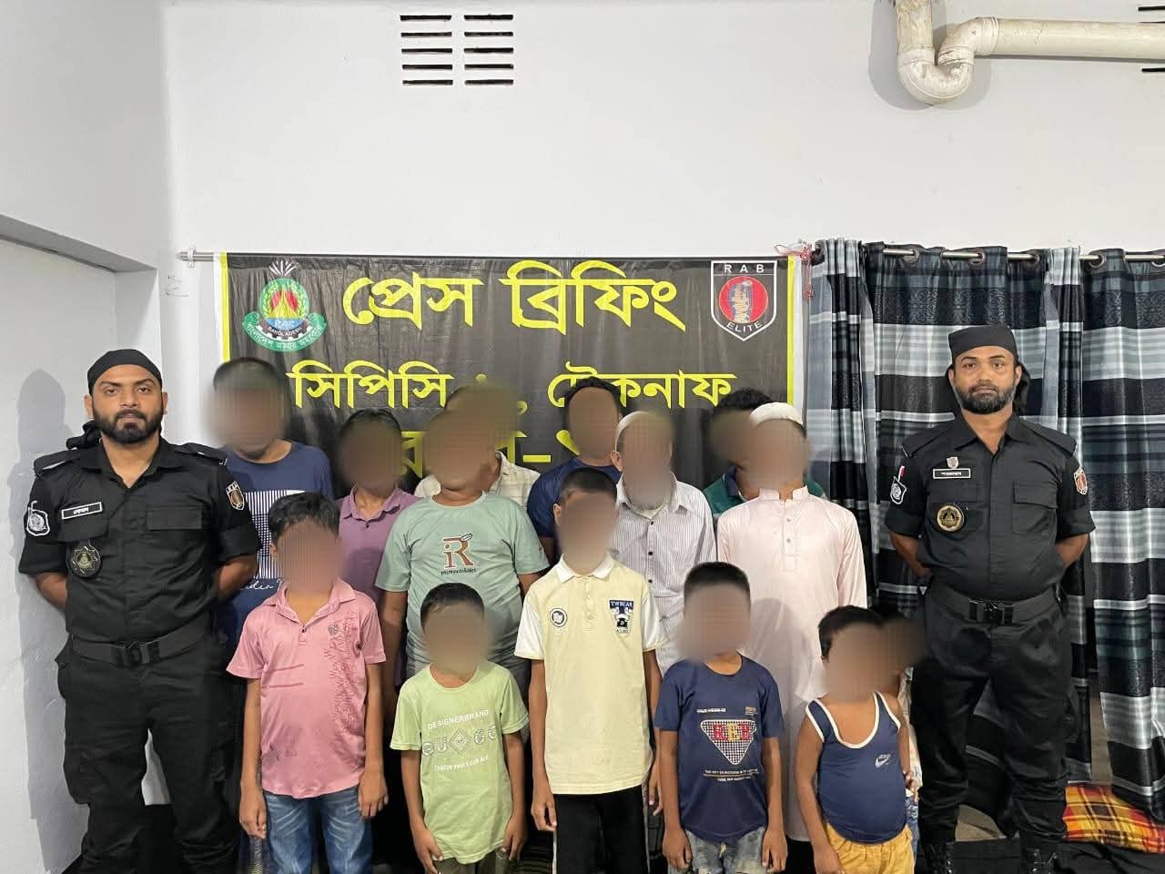 র‌্যাব-১৫ এর বিশেষ অভিযানে ৩৭ রোহিঙ্গা শরণার্থীকে আটক করেছে