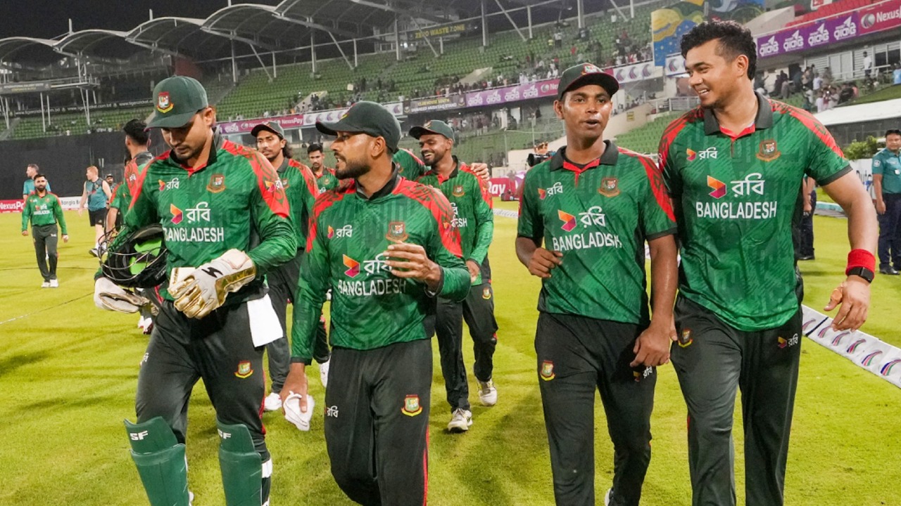 ৫৩৪৯ দিন পর এমন কীর্তি গড়লেন মিরাজ-রিশাদরা