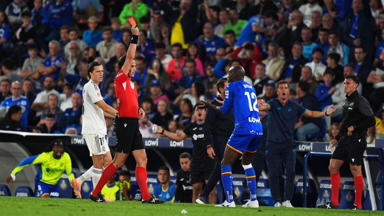 ৭ মিনিটে ২ লাল কার্ডের ম্যাচে এমবাপের গোলে শীর্ষে ফিরল রিয়াল