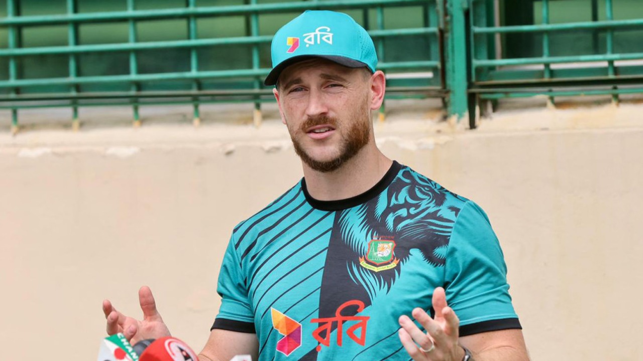 চাকরি ছাড়লেন বাংলাদেশের ফিটনেস ট্রেনার, কারণ কী