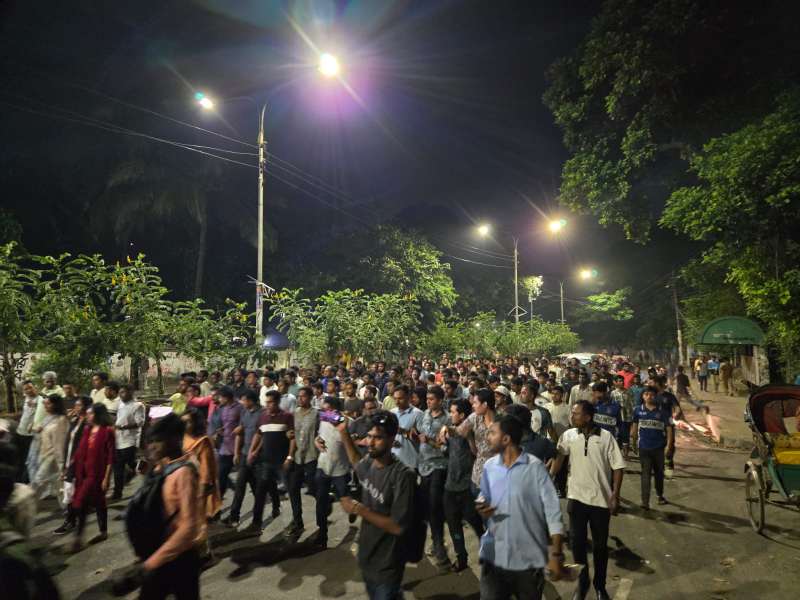 জবি ছাত্রদল নেতা হত্যার ঘটনায় ঢাবিতে ছাত্রদলের বিক্ষোভ মিছিল