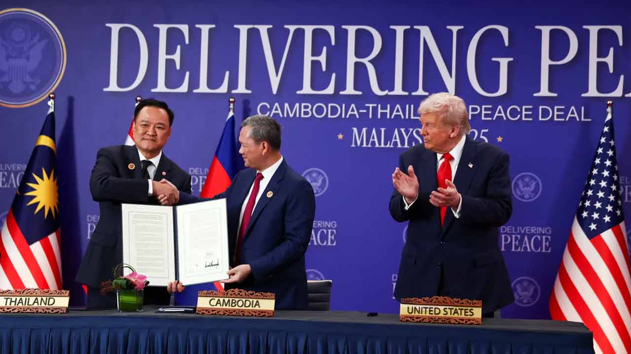 ট্রাম্পের উপস্থিতিতে যুদ্ধবিরতি চুক্তি সই করল থাইল্যান্ড-কম্বোডিয়া
