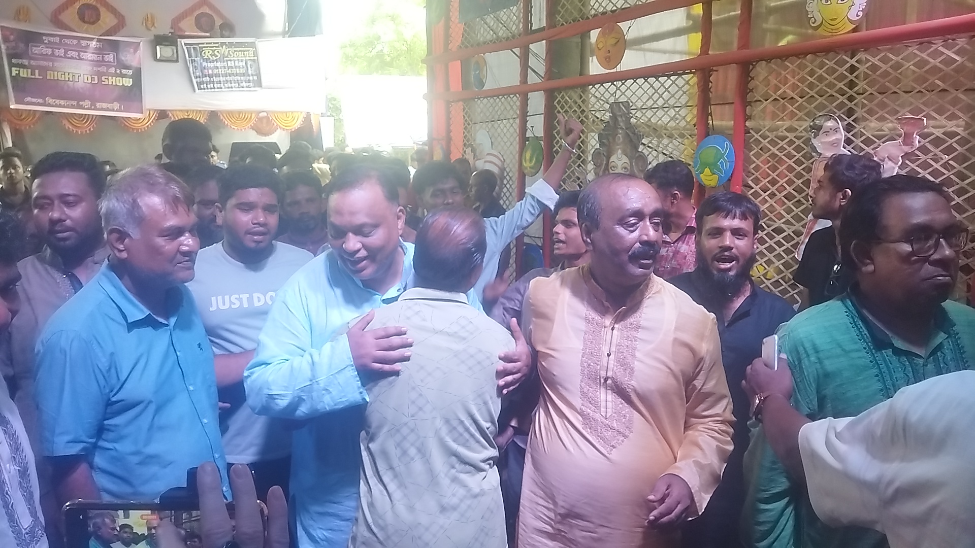 রাজবাড়ীতে বিএনপি নেতাদের দুর্গাপূজা মন্ডপ পরিদর্শন