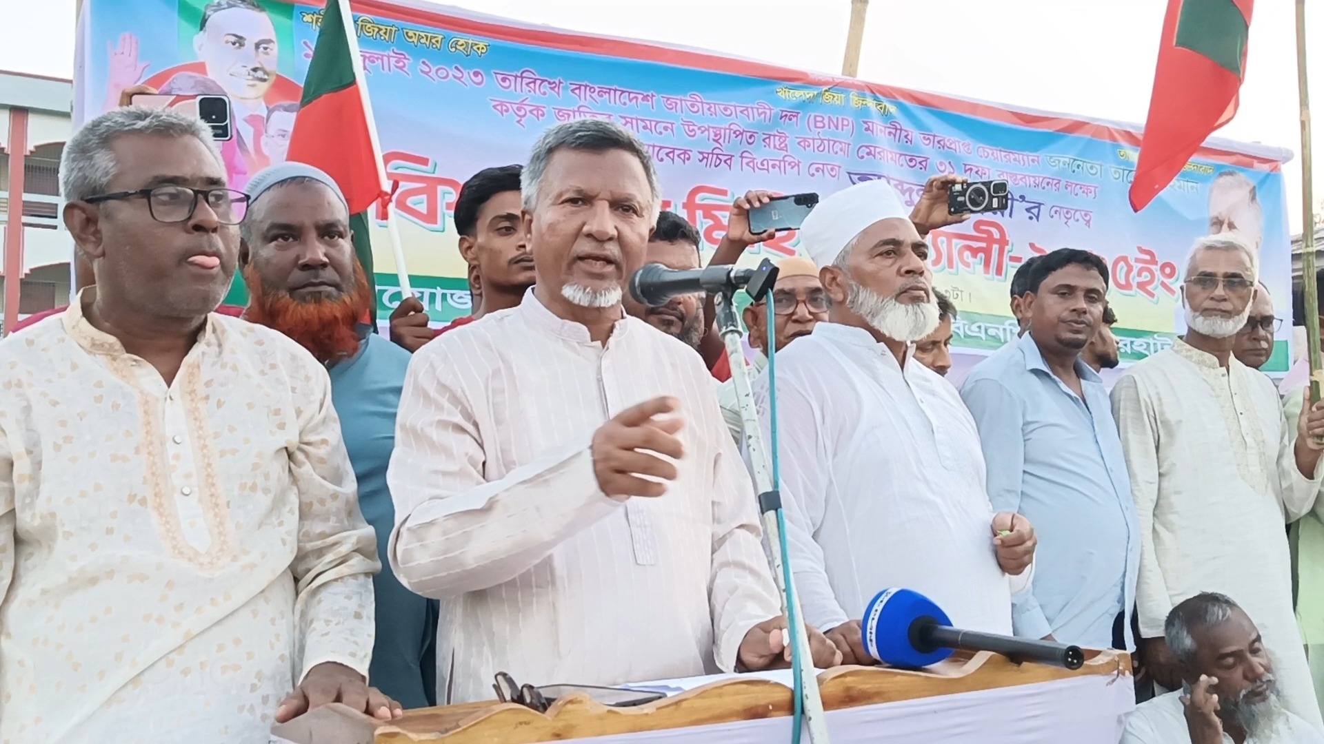 জয়পুরহাটে সাবেক সচিবের নেতৃত্বে বিএনপির গণমিছিল