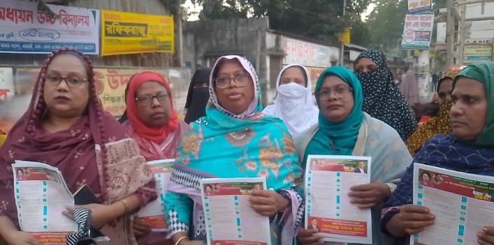 ধামরাইয়ে তারেক রহমান ঘোষিত রাষ্ট্রকাঠামো মেরামতের ৩১ দফার বাস্তবায়নে পৌর মহিলা দলের লিফলেট বিতরণ