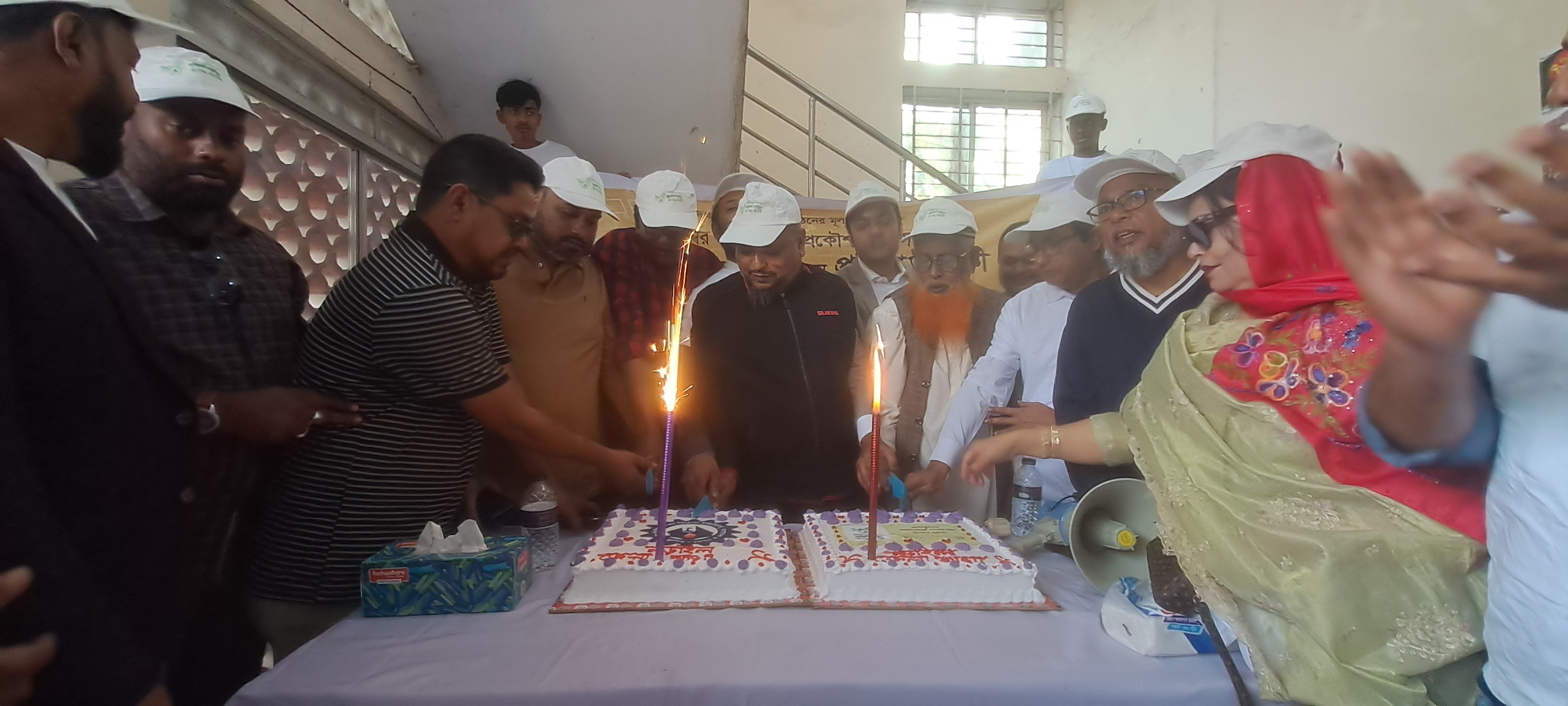 নড়াইলে আইডিইবি’র ৫৫তম প্রতিষ্ঠাবার্ষিকী উপলক্ষে কেক কাটা ও বর্ণাঢ্য শোভাযাত্রা