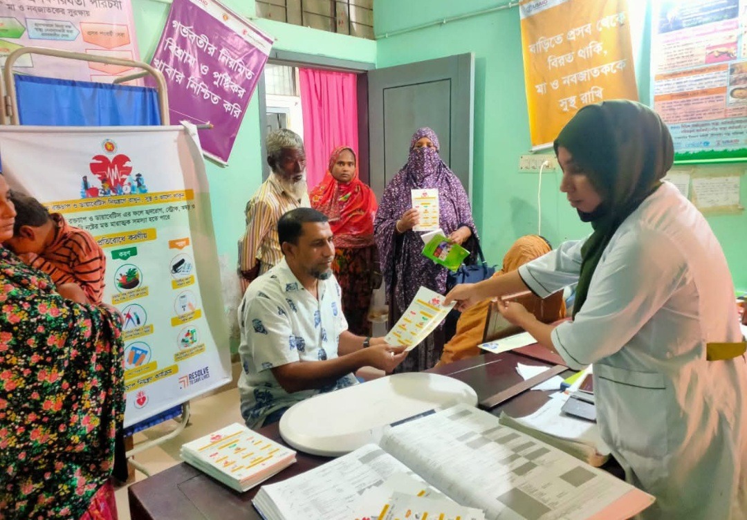 আলফাডাঙ্গা স্বাস্থ্য কমপ্লেক্সে রোগীদের বিনামূল্যে ডায়াবেটিস চিকিৎসা