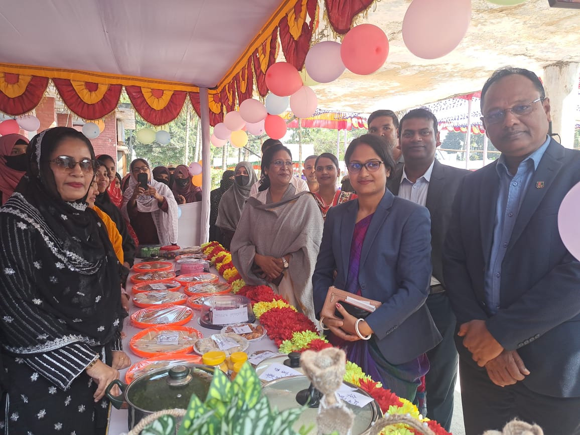 গোয়ালন্দে তারুণ্যের উৎসব উদযাপনে পিঠা উৎসব