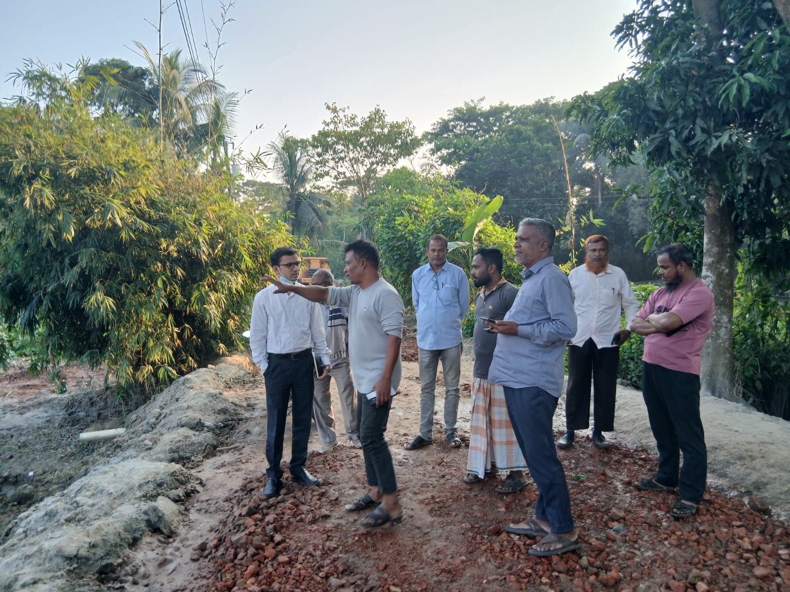 ঠিকাদারের চুরীতে অতিষ্ঠ জনগণ, সোনাইমুড়ীতে কোটি টাকা ব্যয়ে নির্মিতব্য রাস্তা, ফাটল ধরা গাইড ওয়াল আর ভাঙা