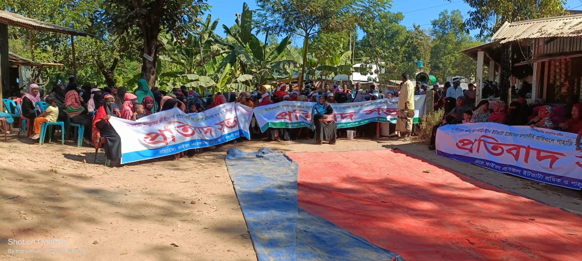 লামায় ইটভাটা রক্ষায় তৃতীয় দিনের মতো শ্রমিকদের অবস্থান কর্মসূচি
