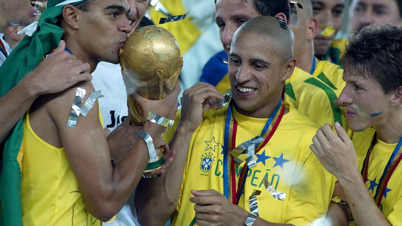 হাসপাতালে ভর্তি ব্রাজিলের বিশ্বকাপ জয়ী ডিফেন্ডার