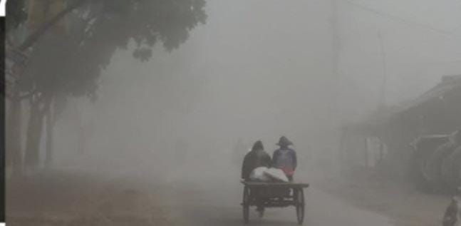 শীত আর থাকছে ঘন কুয়াশা সাথে হিমেল হাওয়া
