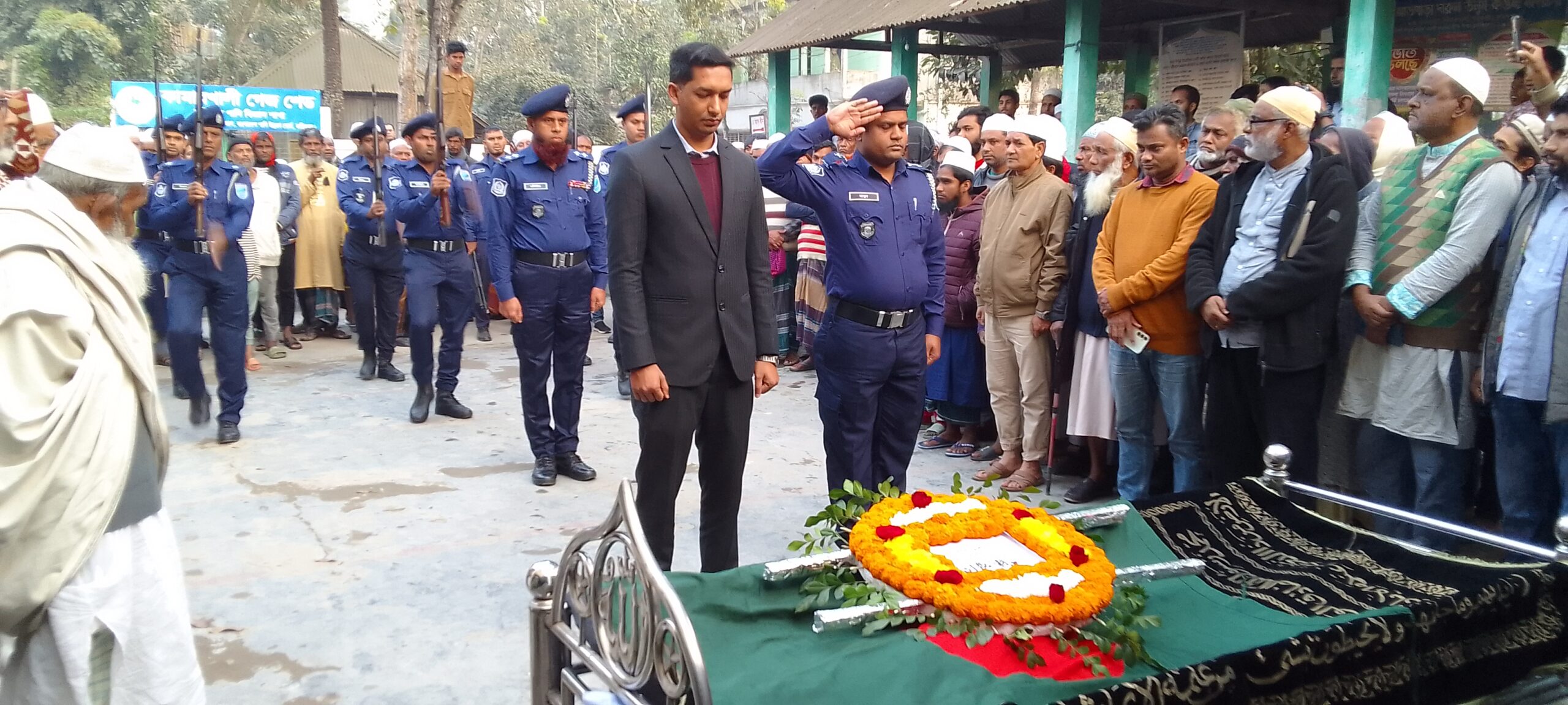 রাষ্ট্রীয় মর্যাদায় বীর মুক্তিযোদ্ধা মতিয়ার রহমান ওহাব  মোল্যার দাফন সম্পন্ন