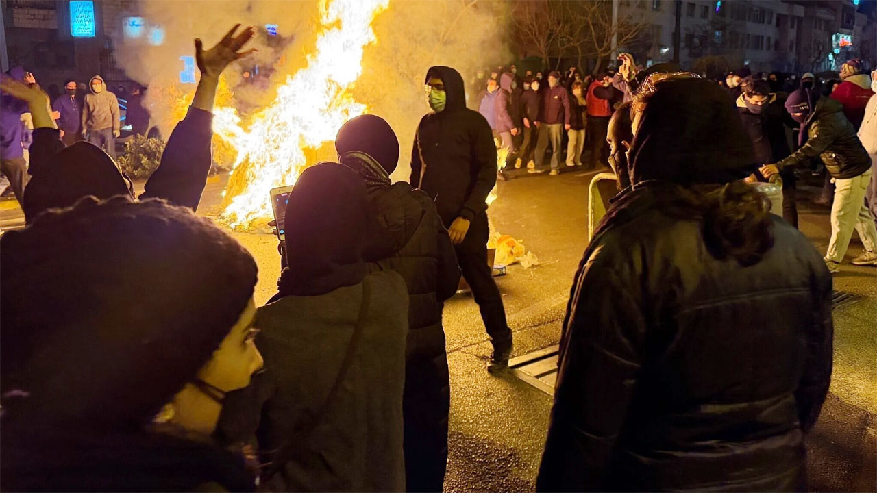 বলেছেন হাসপাতালের চিকিৎসকরা ইরানে বিক্ষোভকারীদের চোখ-মাথা লক্ষ্য করে গুলি করা হচ্ছে