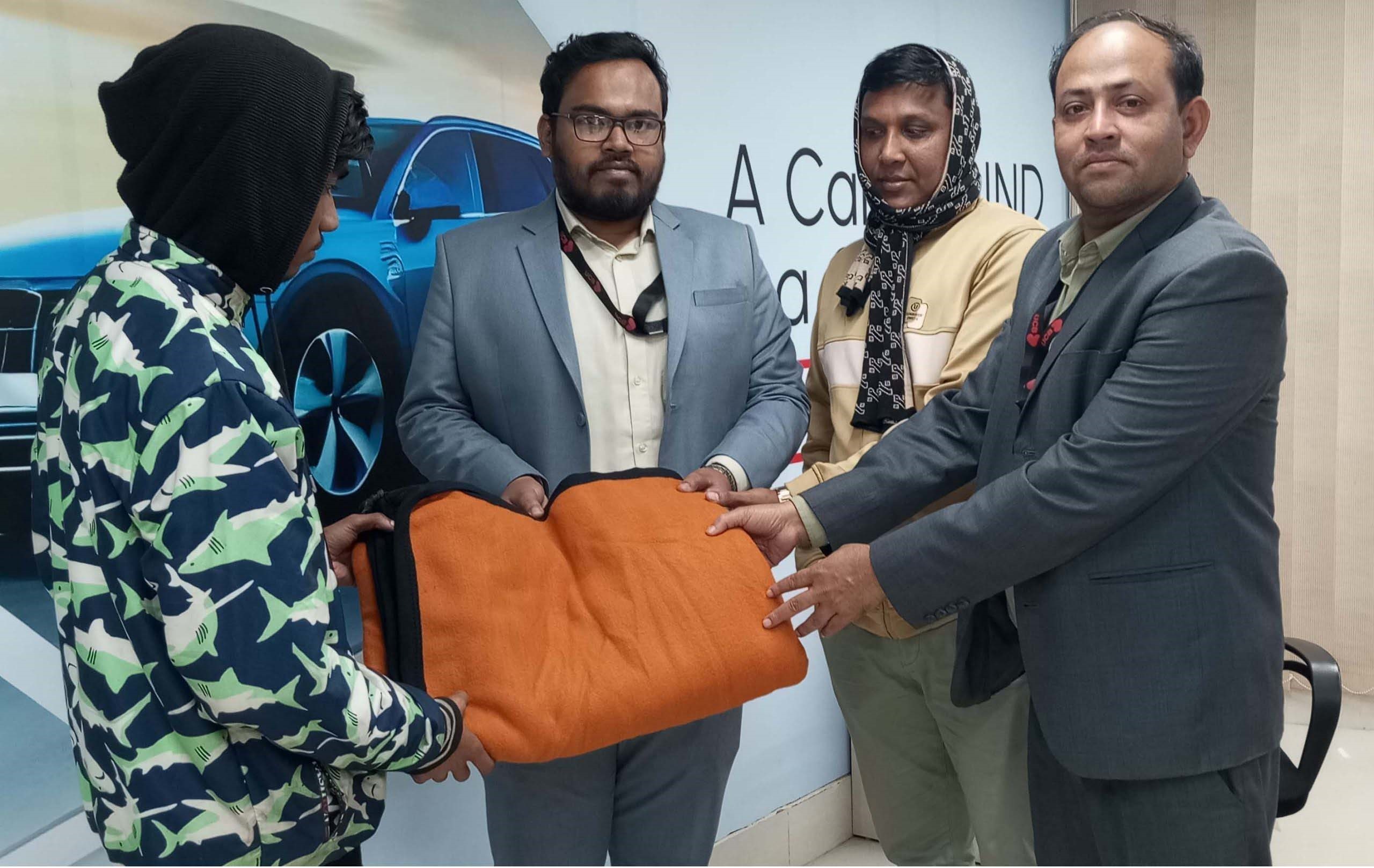 মধুখালীতে ইউসিবি ব্যাংকের উদ্যোগে কম্বল বিতরণ