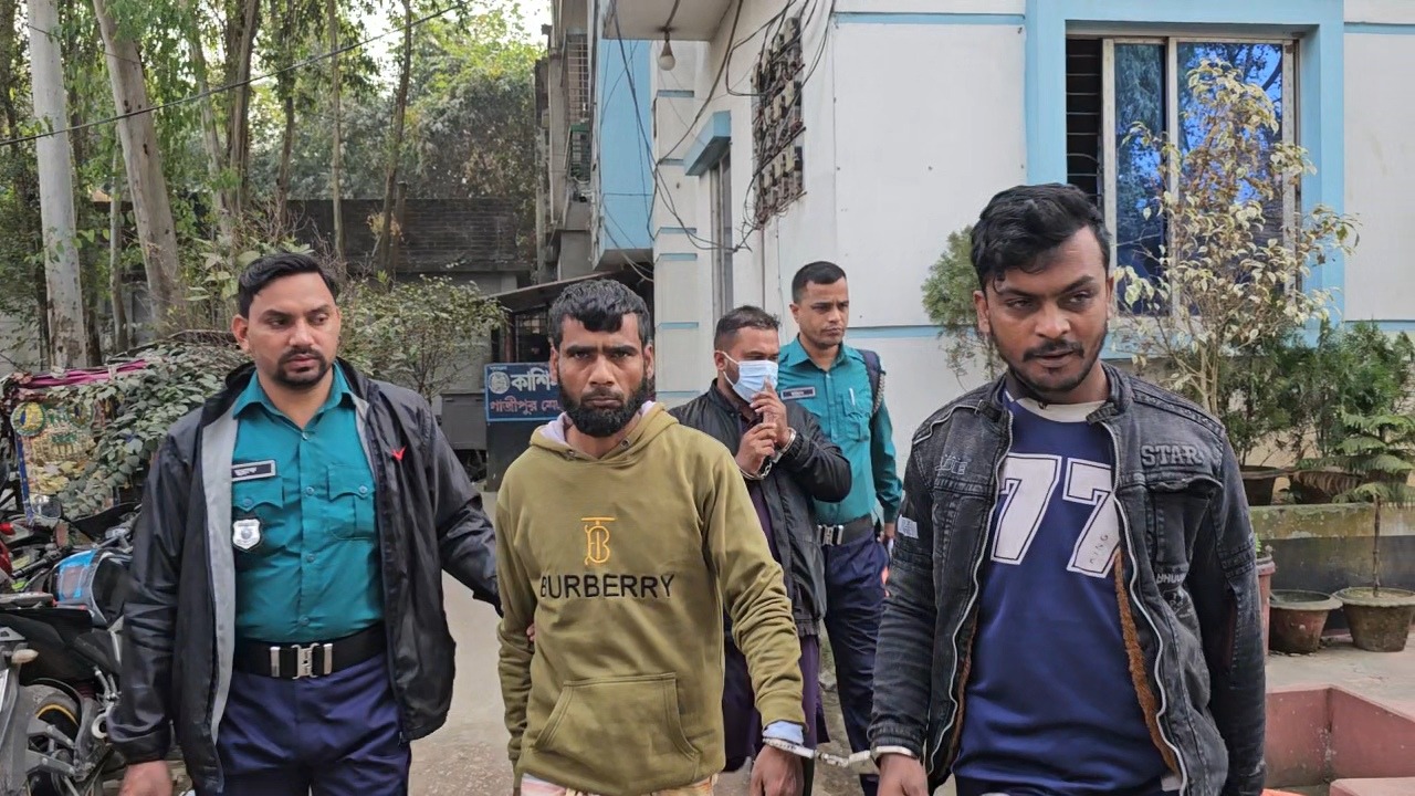 কাশিমপুরে রাষ্ট্রবিরোধী কার্যক্রমে জড়িত থাকার অভিযোগ একজন সহ মোট তিনজন গ্রেফতার