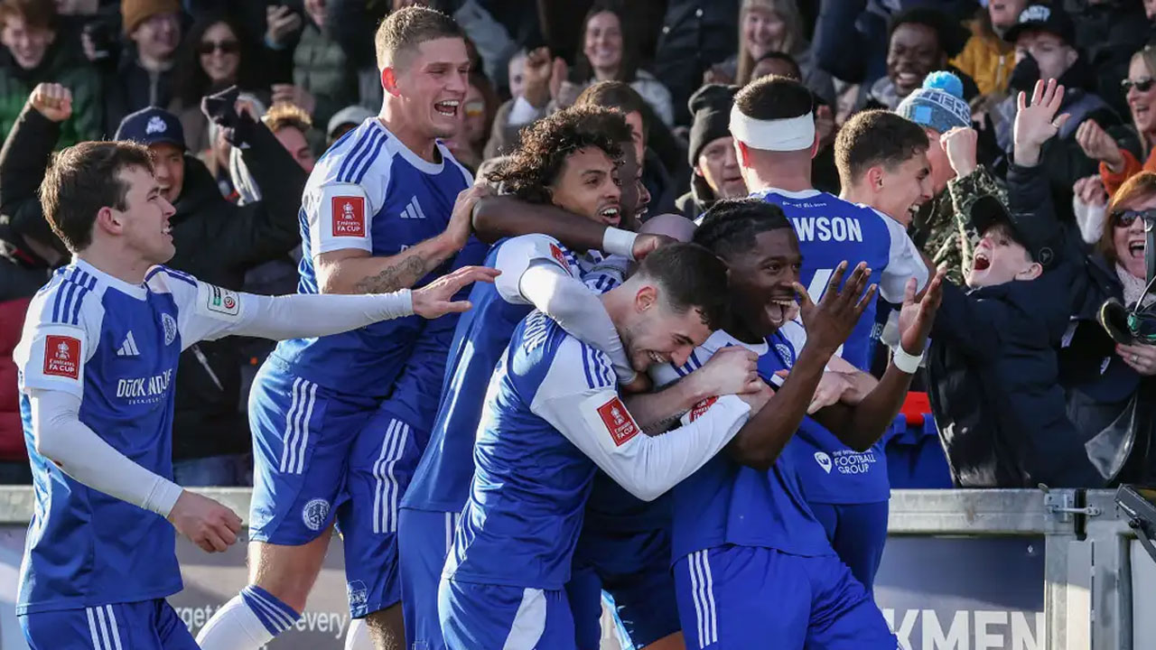 আর্থিক সংকটে দেউলিয়া ম্যাকলসফিল্ডের ঘুরে দাঁড়ানোর গল্প যেন রূপকথা