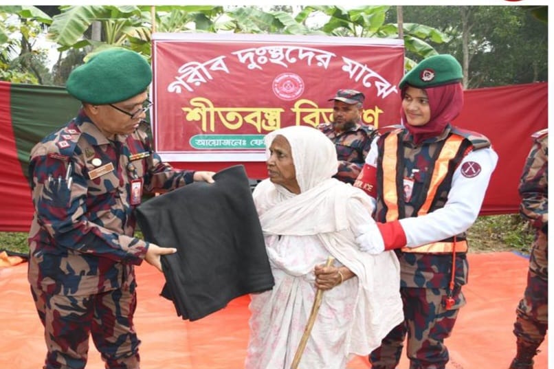 ফেনীতে বিজিবি কর্তৃক গরীব, দুঃস্থ ও অসহায় শীতার্ত মানুষের মাঝে শীতবস্ত্র বিতরণ