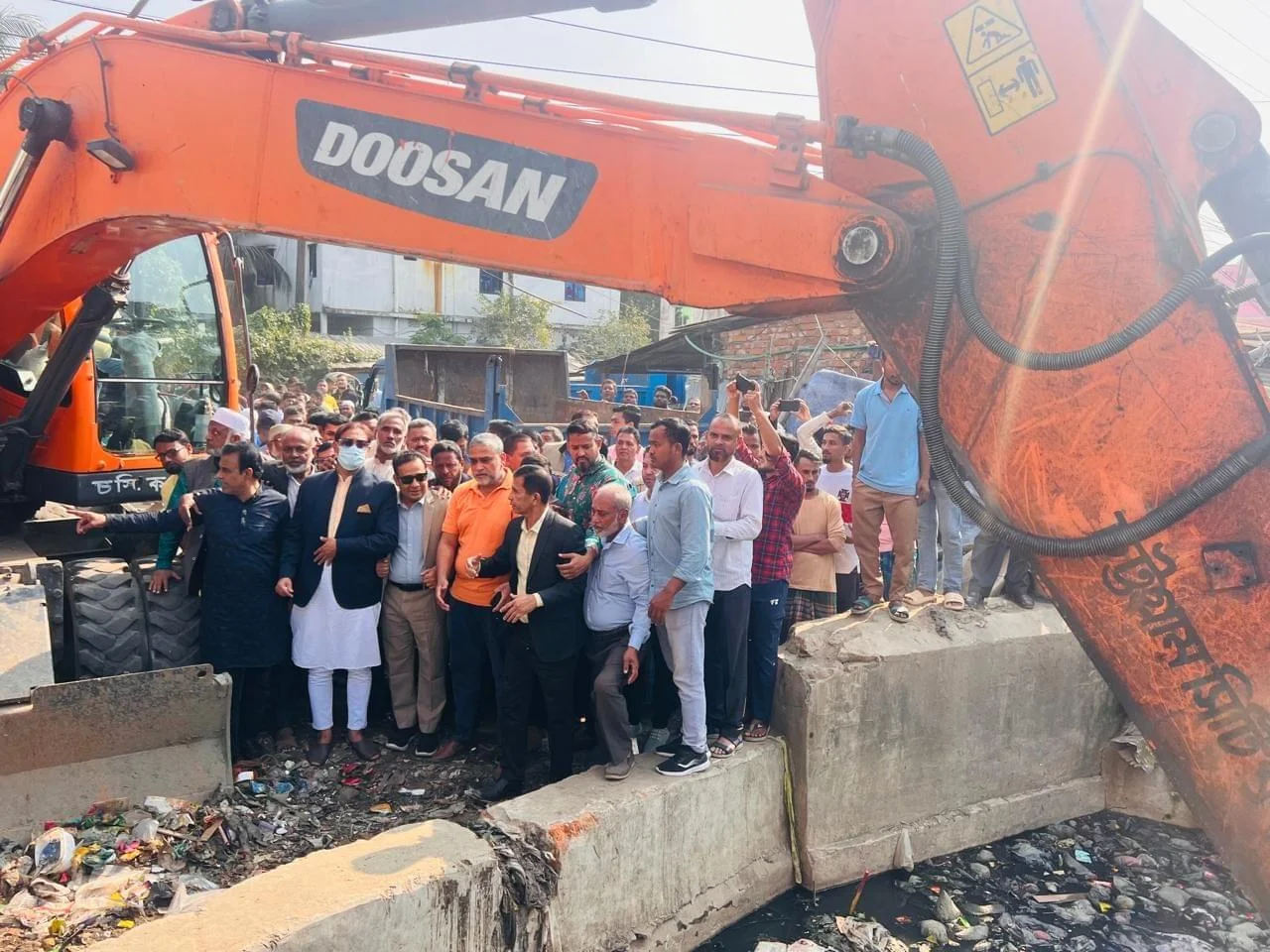 জলাবদ্ধতা নিরসনে খাল খনন গুরুত্বপূূর্ণ ভূমিকা পালন করবে : মেয়র শাহাদাত