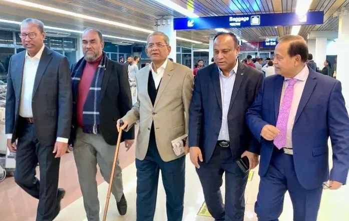 ভারতের অবিলম্বে সীমান্ত হত্যা বন্ধ করা উচিত - সিলেটে বিএনপি মহাসচিব মির্জা ফখরুল ইসলাম আলমগীর সাংবাদিকদের সঙ্গে কথা বলছেন।